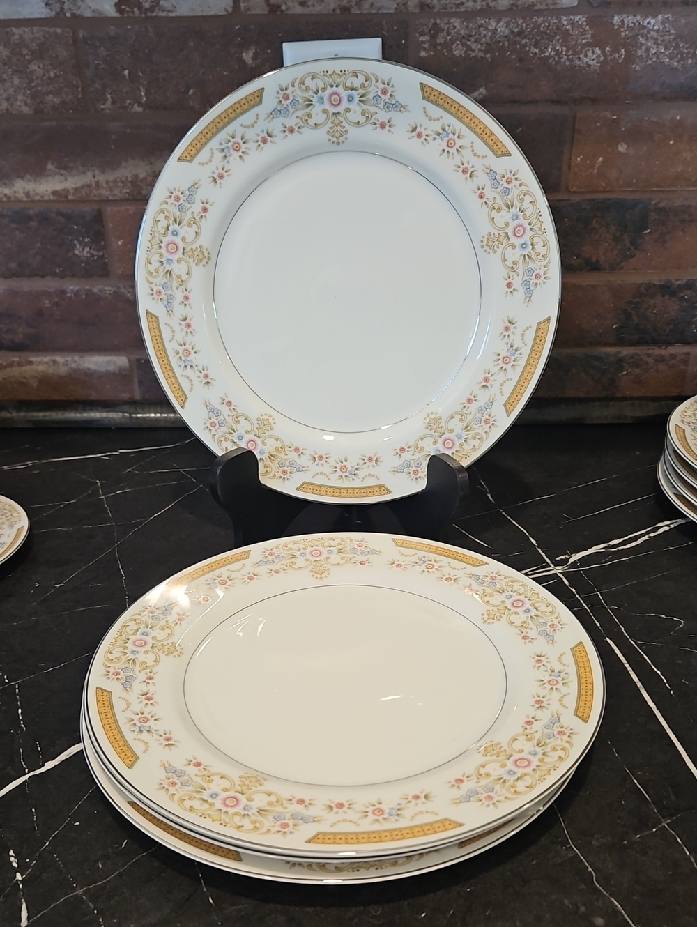 Floral Gold-Trim Porcelain 4 Dinner Plates - White and Gold Lot B